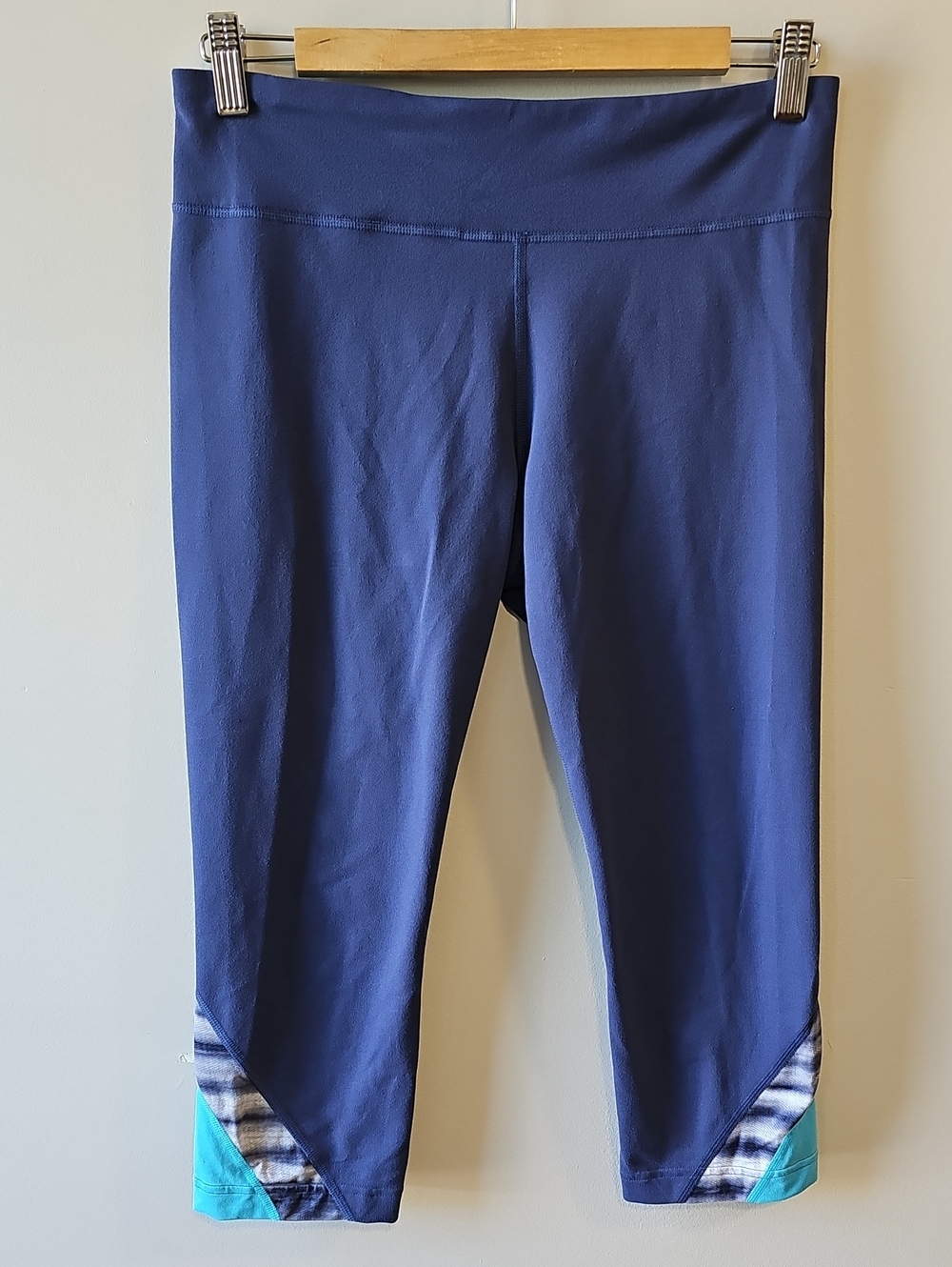 Under Armour Medium Purple Athletic Capri Leggings